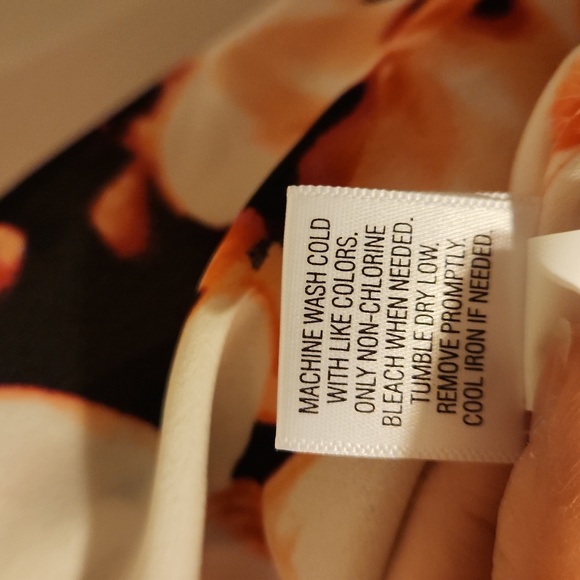 Apt 9 floral spaghetti strap top with adjustable straps. Fits flowy. Worn once - Picture 5 of 6